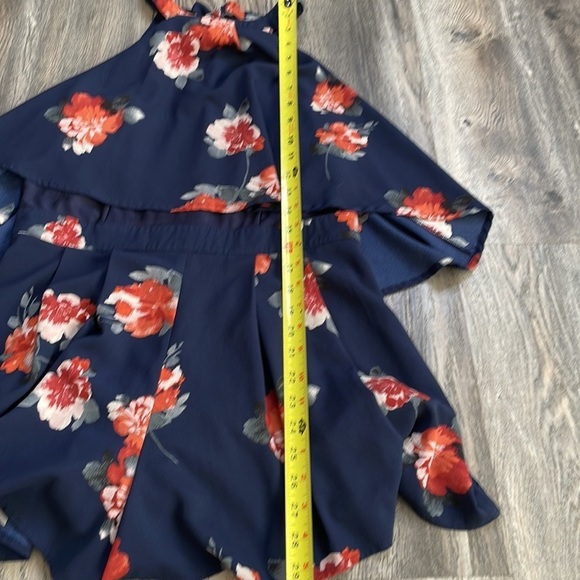 Listicle Women’s Navy Floral Shorts Jumpsuit Romper, Keyhole tie back, size LG - Picture 10 of 14